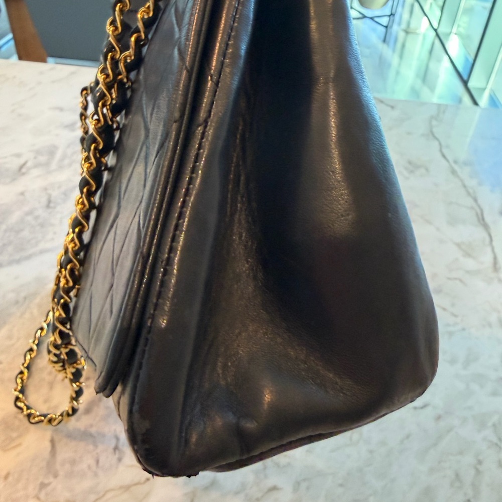 Chanel Quilted Lambskin Single Flap Shoulder Bag in Black with Gold Hardware - Picture 7 of 17